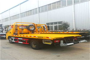 大足附近拖车救援搭电